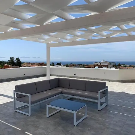 Terrace Ini Apartment